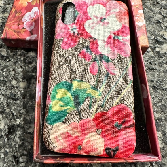 iPhone XR case - Picture 3 of 3